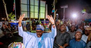 Nasarar Zabe: Shugaba Buhari Ya Karbi Shahadar Lashe Zaben Da Ya Gudana