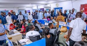 Presidential Poll: Buhari Paid Surprise Visit To APC Campaign Situation Room