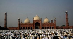 Sultan Counters Governors Over Eid-El Fitr Prayers Sultan Counters Governors Over Eid-El Fitr Prayers