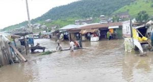 Heavy Downpour: Passengers Trapped In Abuja-Lokoja Road Gridlock