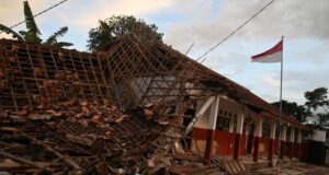 Indonesia: Java Quake Kills 14 And Injures Hundreds