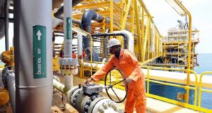 Crude Oil: FG May Revoke Unused Oil Well Licences Amid $30bn Loss. oil exploration drill crude oil e1467974457765